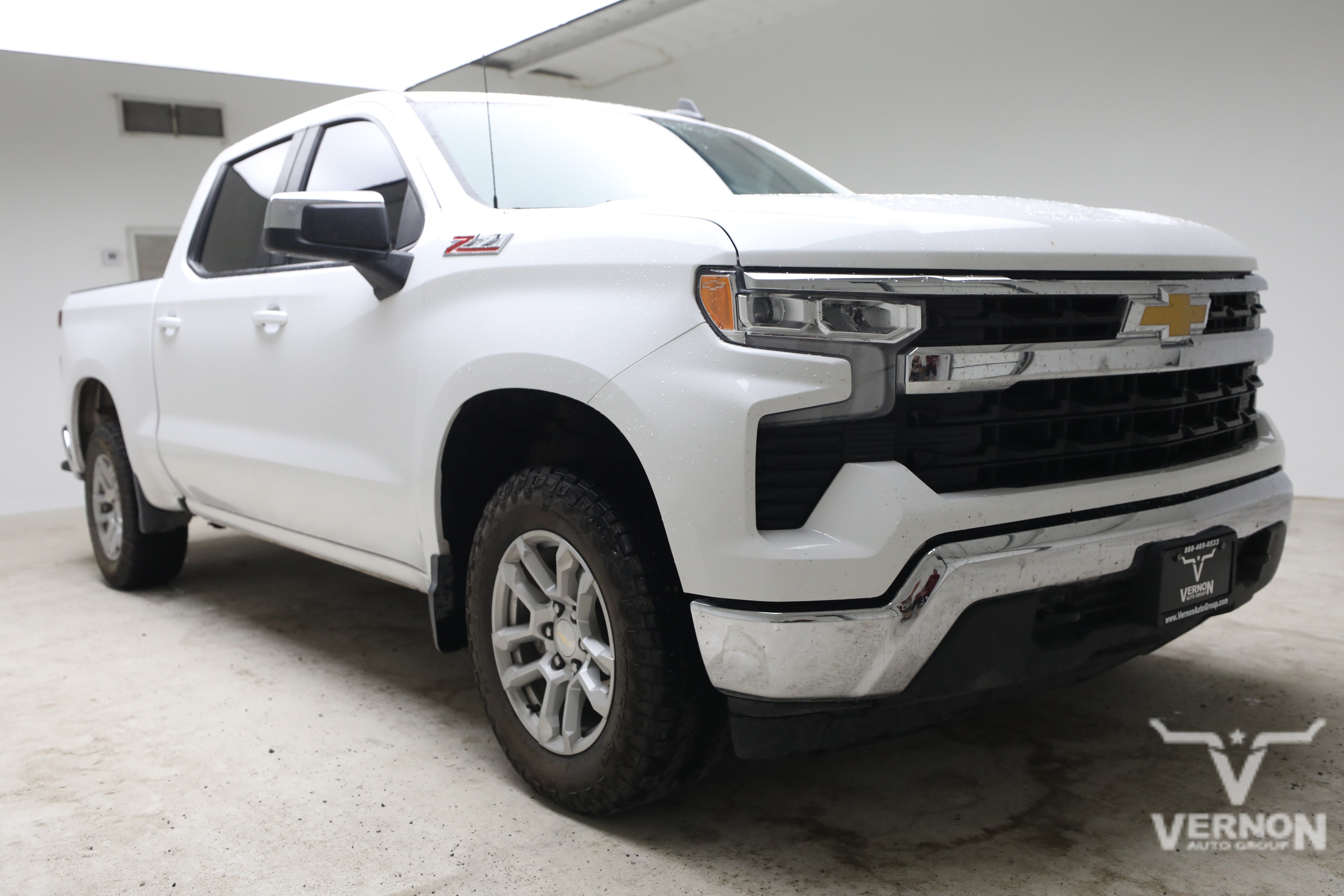 Used 2023 Chevrolet Silverado 1500 LT w/ Z71 Off-Road Package AWD/4WD image 6