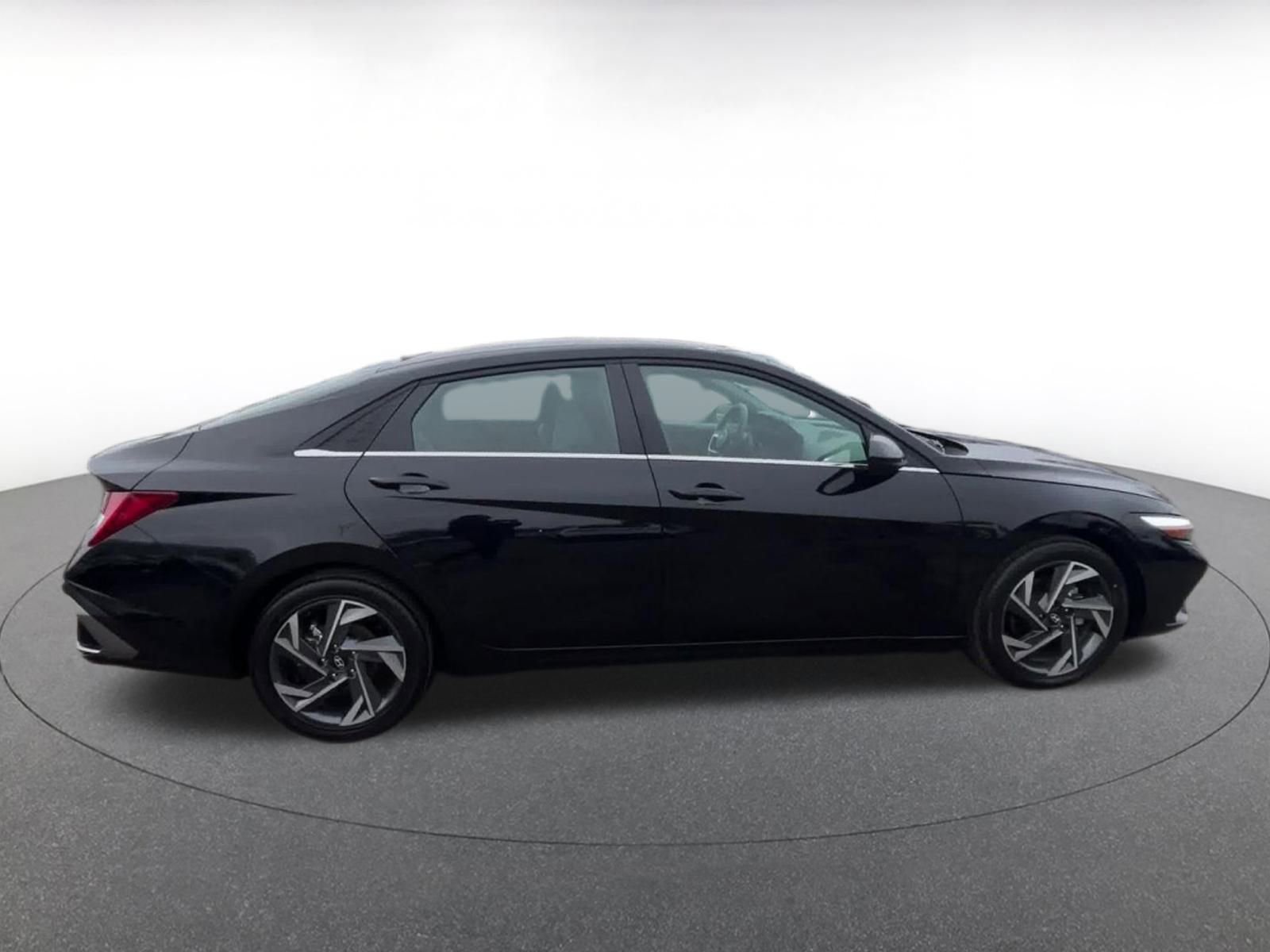 Used 2025 Hyundai Elantra SEL image 16