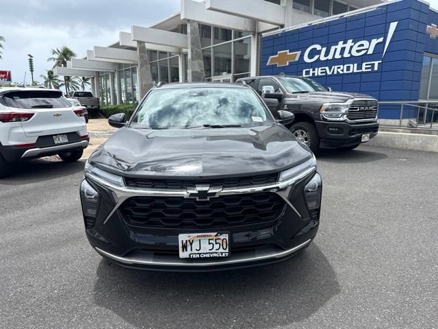 Used 2024 Chevrolet Trax LT w/ LPO, Blackout Package FWD image 2