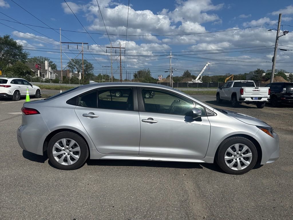 Used 2023 Toyota Corolla LE w/ Carpet Mat Package (TMS) FWD image 4