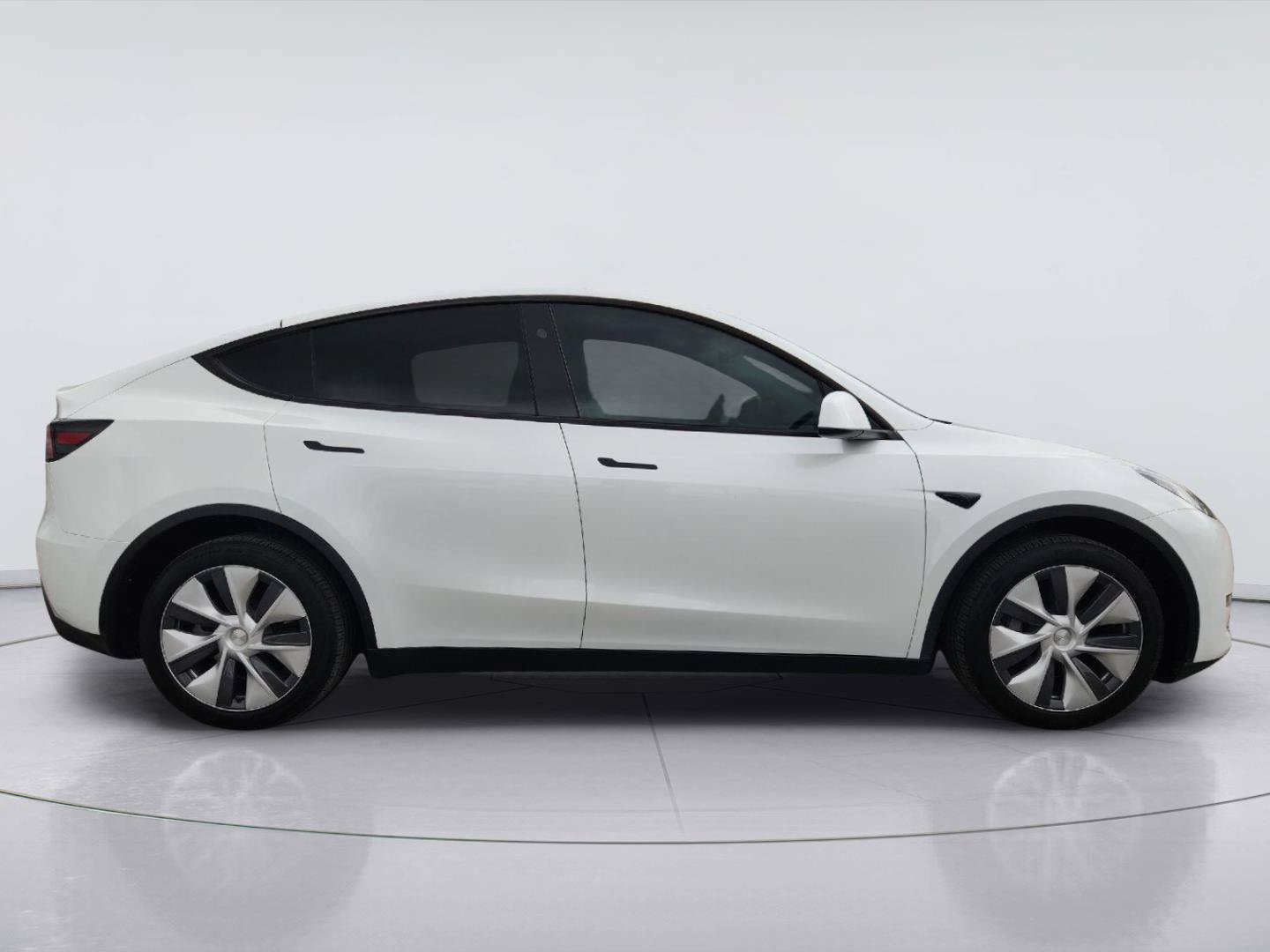 Used 2024 Tesla Model Y Long Range AWD/4WD image 4