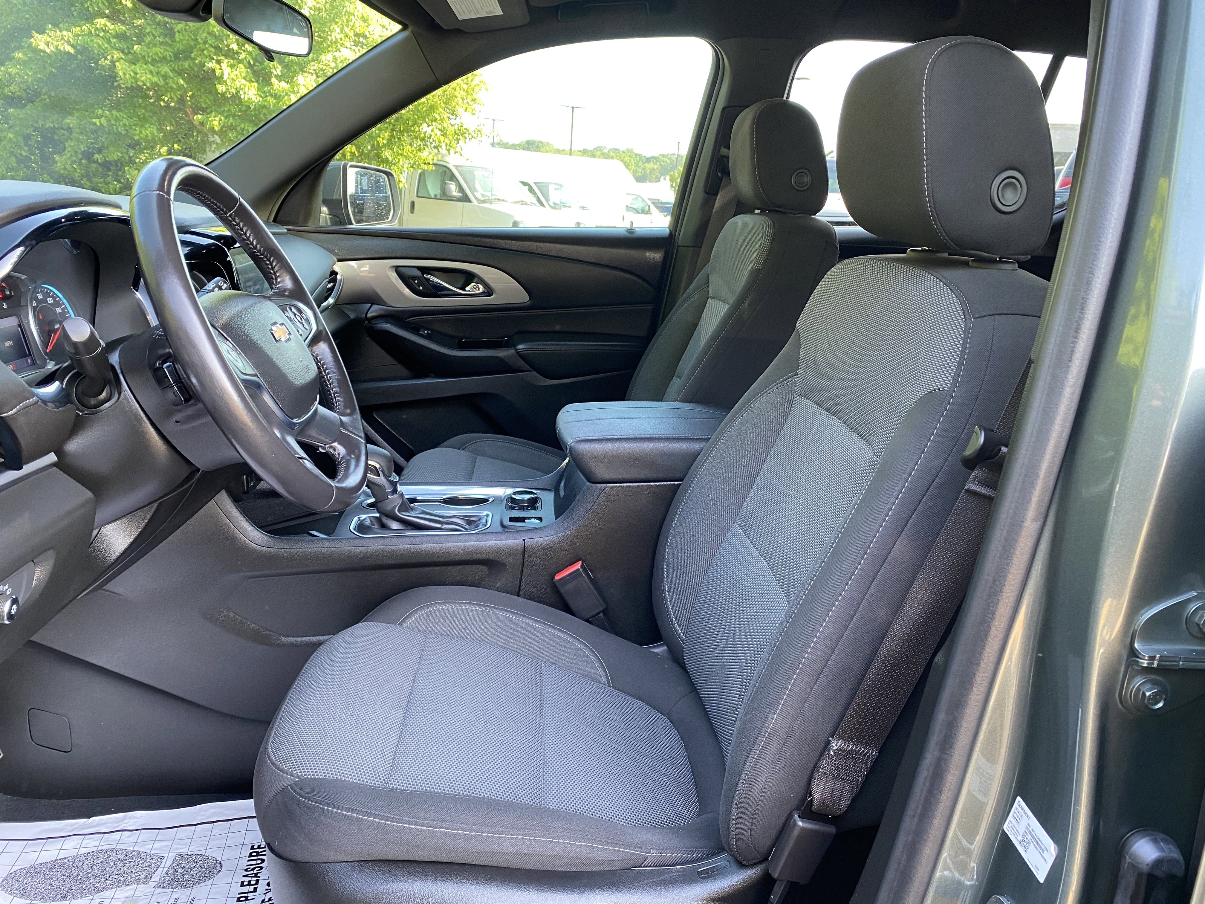 Used 2022 Chevrolet Traverse LT FWD image 16