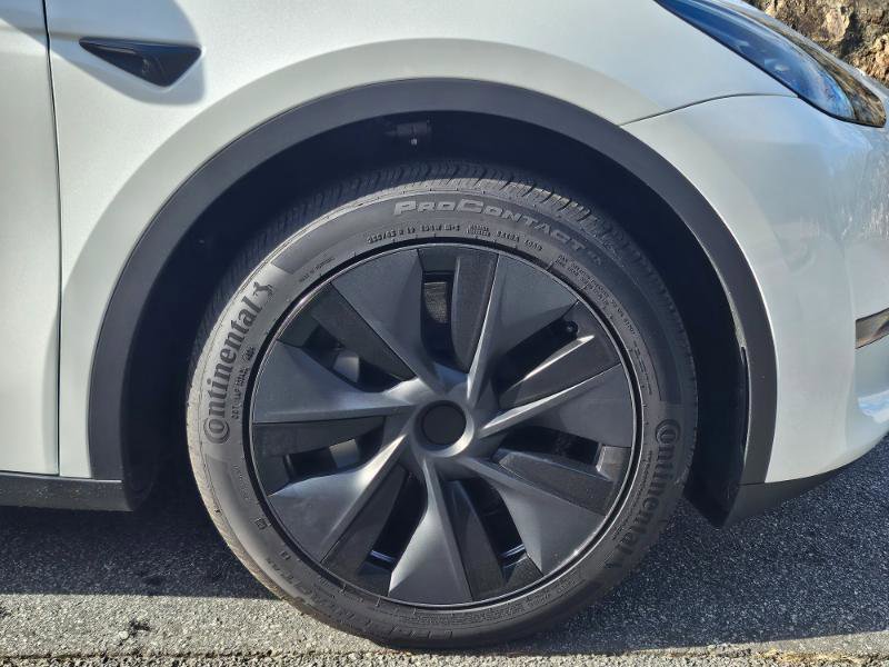 Used 2025 Tesla Model Y Long Range image 17