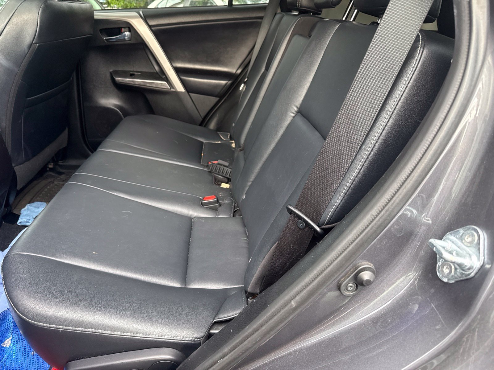 Used 2017 Toyota RAV4 Platinum w/ All Weather Liner Package FWD image 6