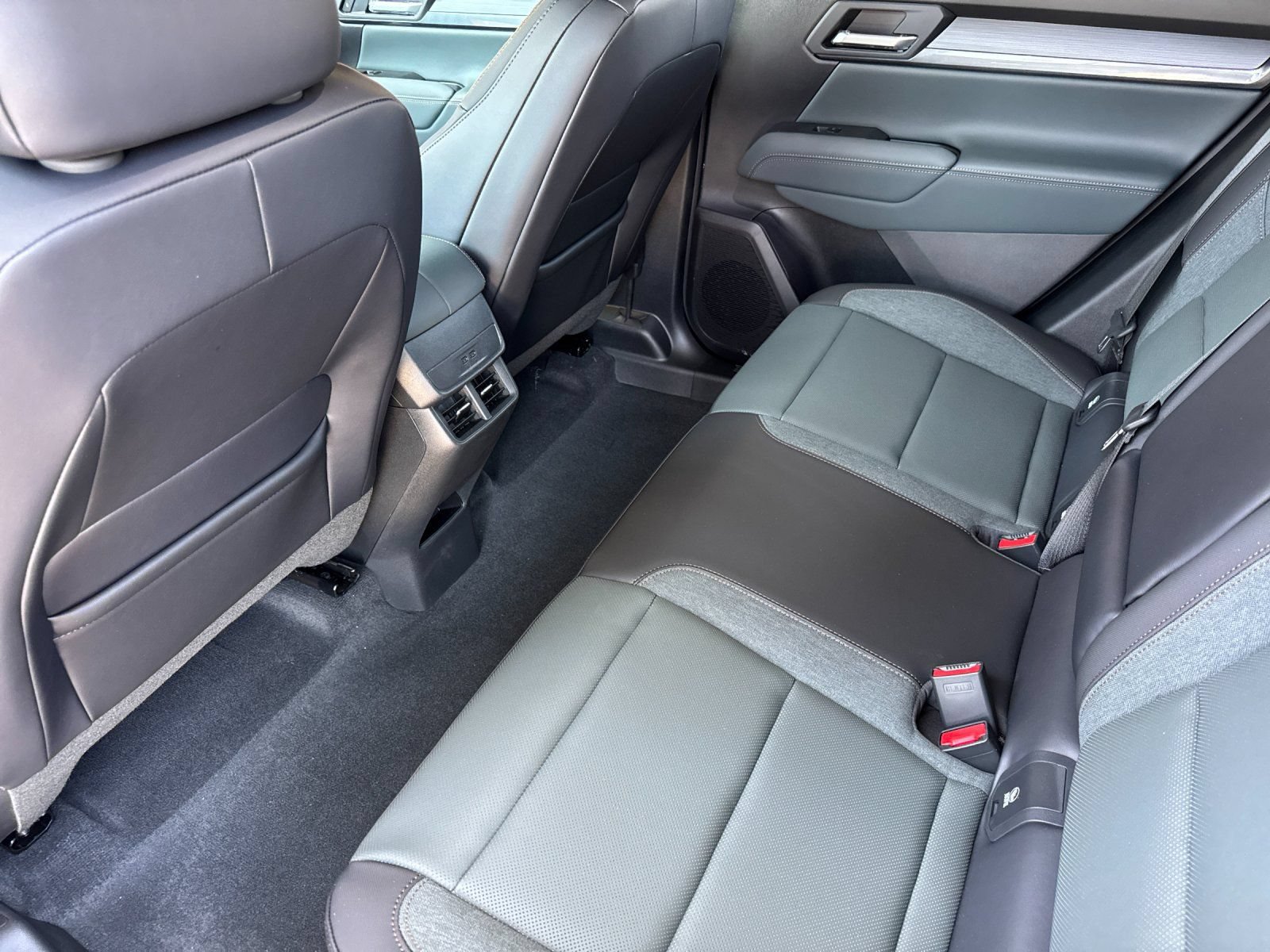 New 2026 GMC Terrain AT4 AWD/4WD image 12