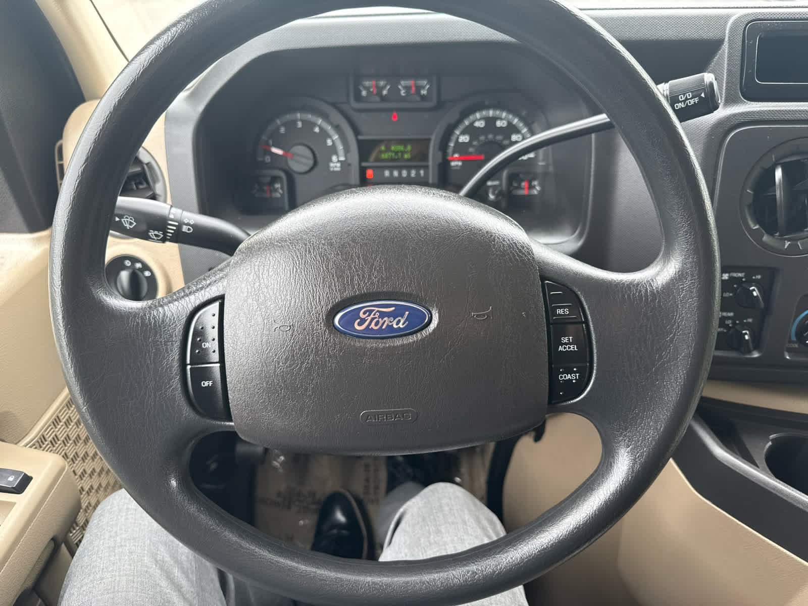 Used 2012 Ford E-350 and Econoline 350 XLT RWD image 19