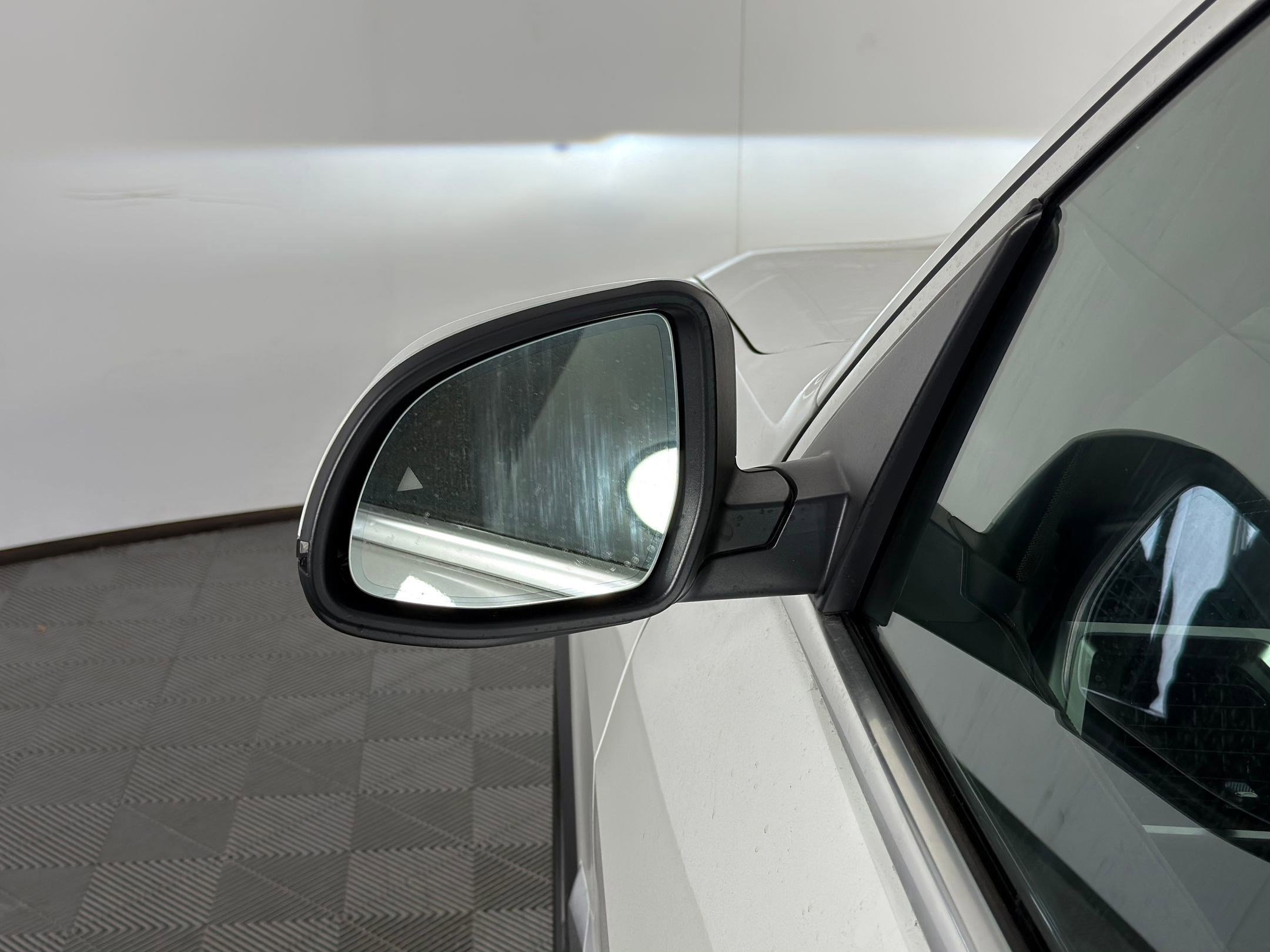 Used 2026 BMW X5 sDrive40i w/ Premium Package RWD image 19
