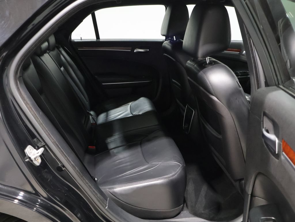 Used 2013 Chrysler 300 RWD image 12