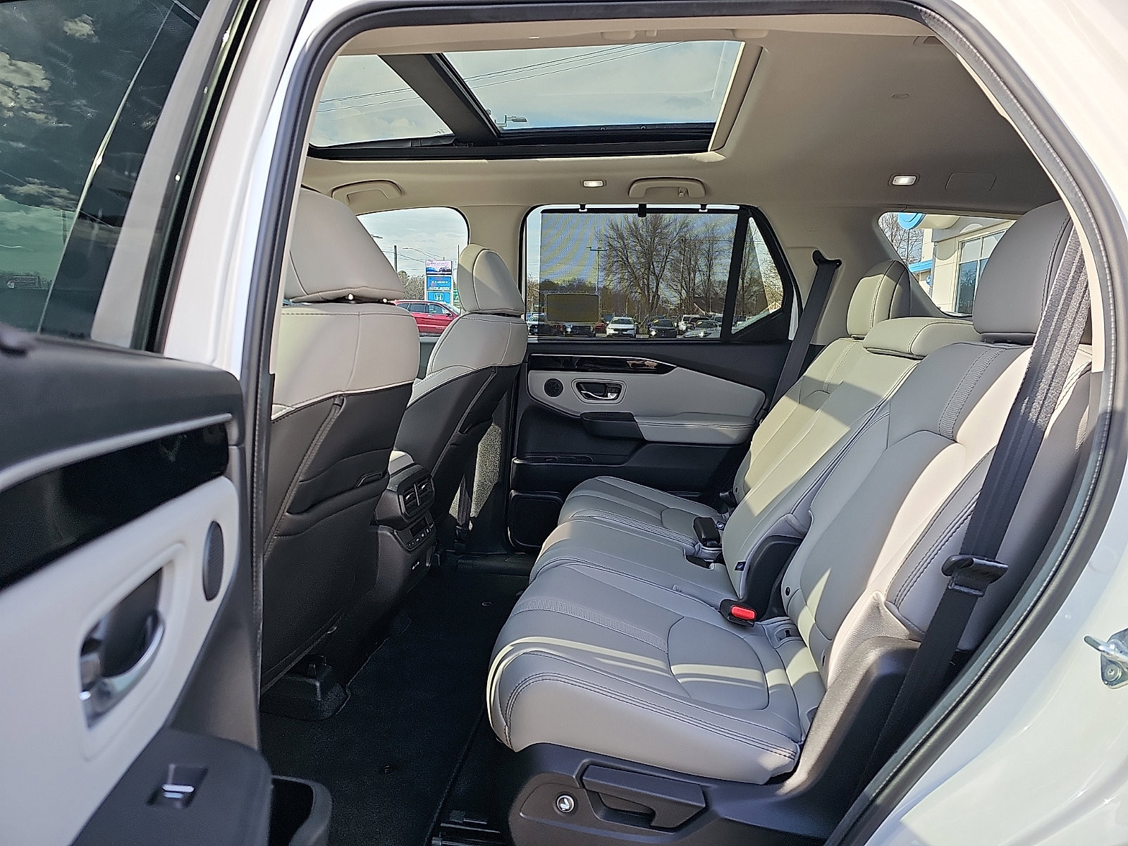 Used 2024 Honda Pilot Touring image 12