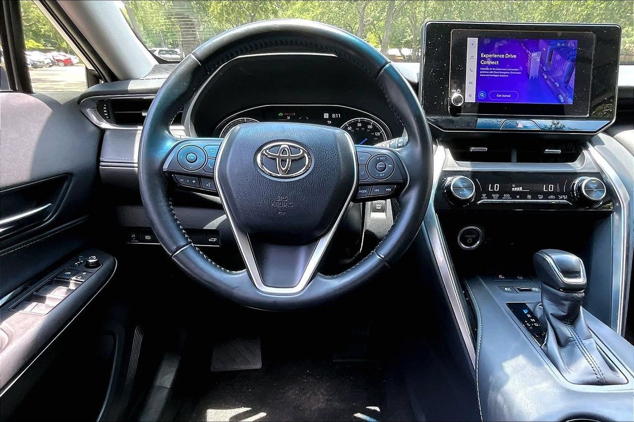 Used 2024 Toyota Venza LE AWD/4WD image 8