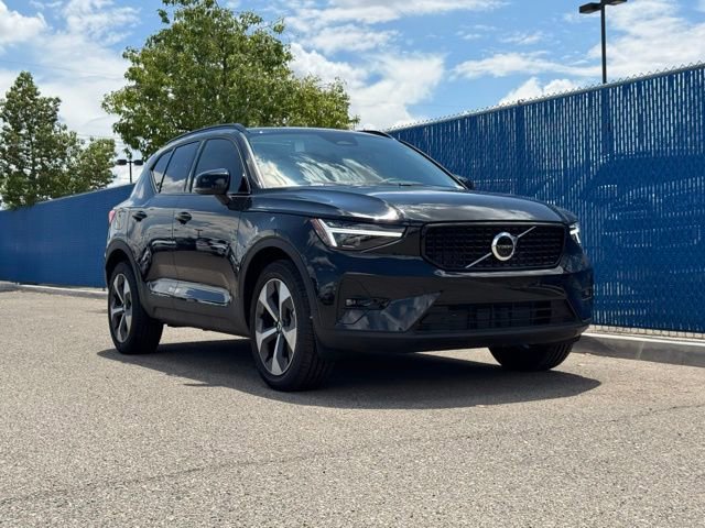 New 2025 Volvo XC40 B5 Plus w/ Protection Package Premier