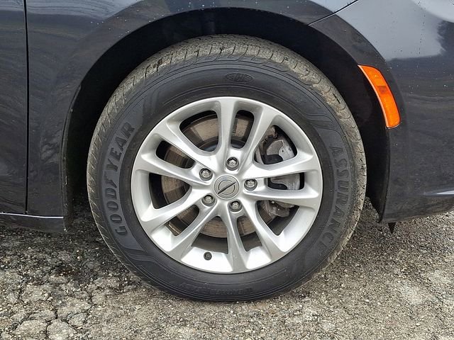 Used 2021 Chrysler Pacifica Touring image 28