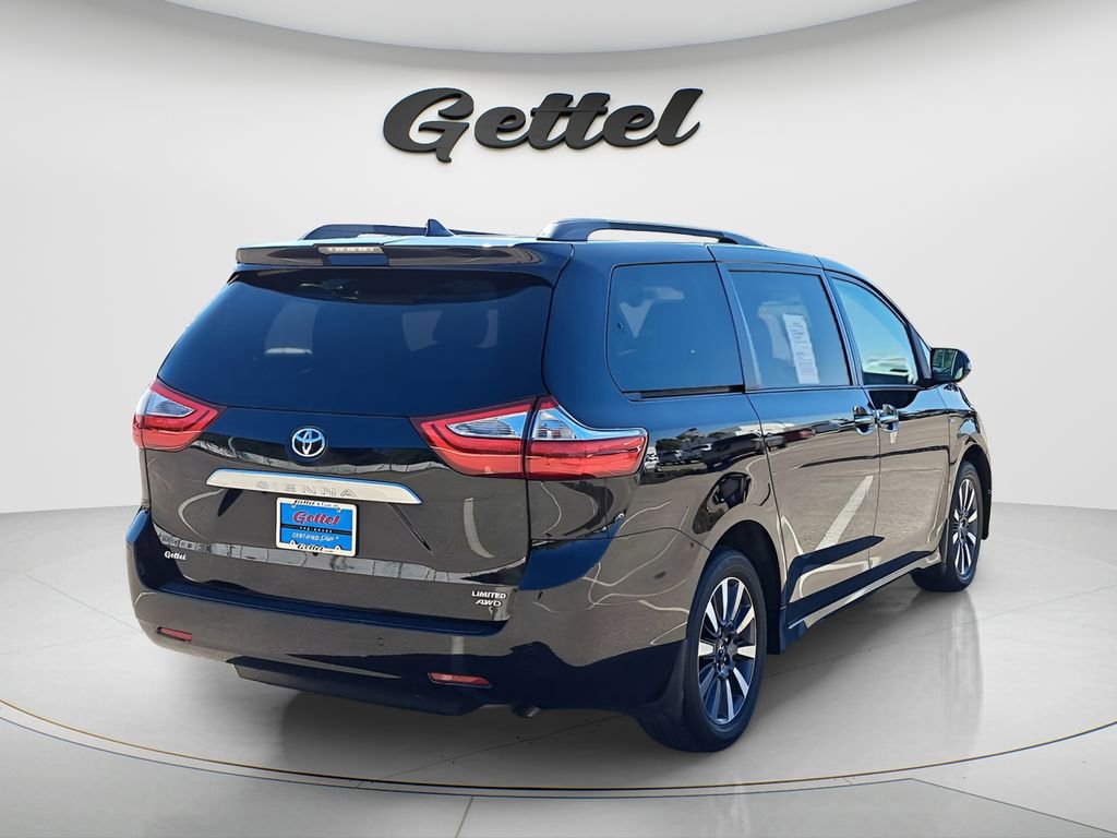 Used 2018 Toyota Sienna Limited Premium w/ Carpet Mat Package image 3