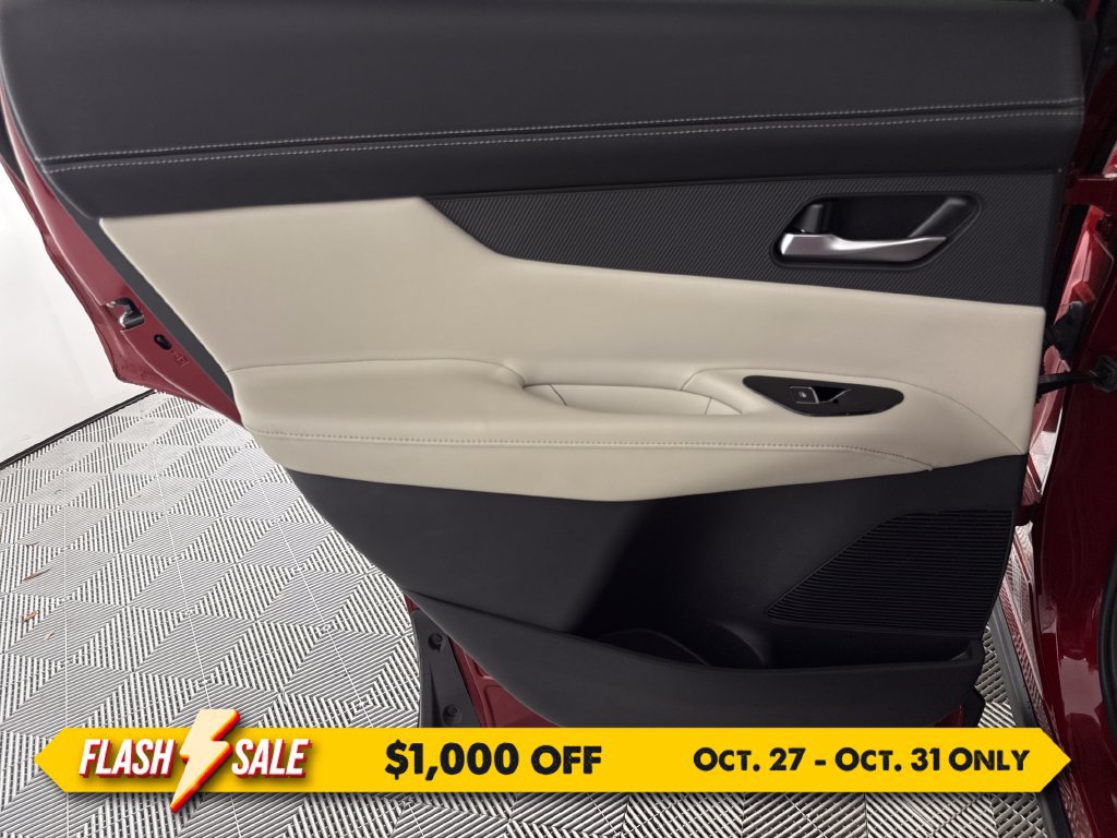 Used 2025 Nissan Murano SL AWD/4WD image 11