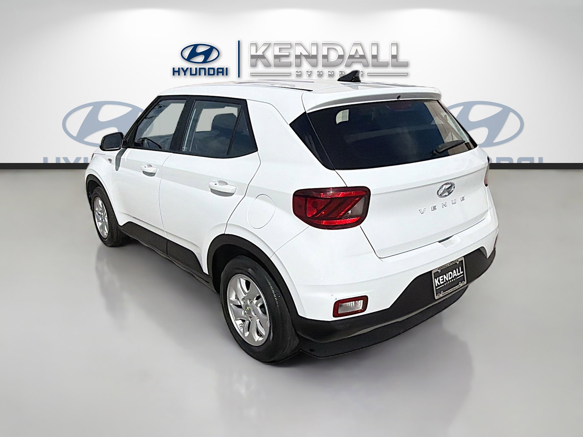 Used 2022 Hyundai Venue SE FWD image 4