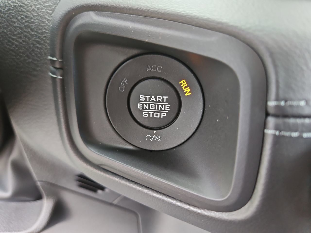 New 2025 Jeep Gladiator Sport image 26