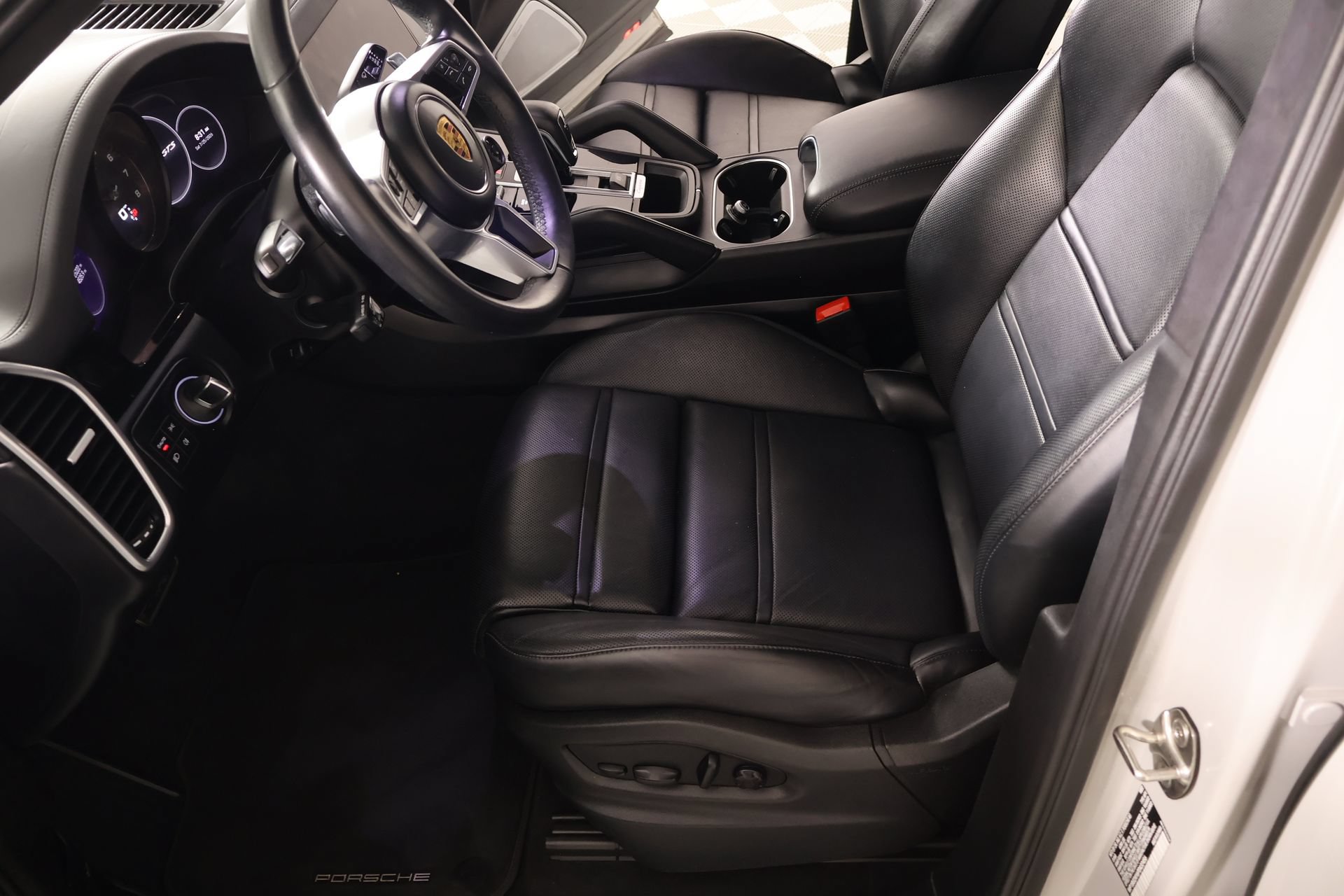 Used 2023 Porsche Cayenne GTS AWD/4WD image 12