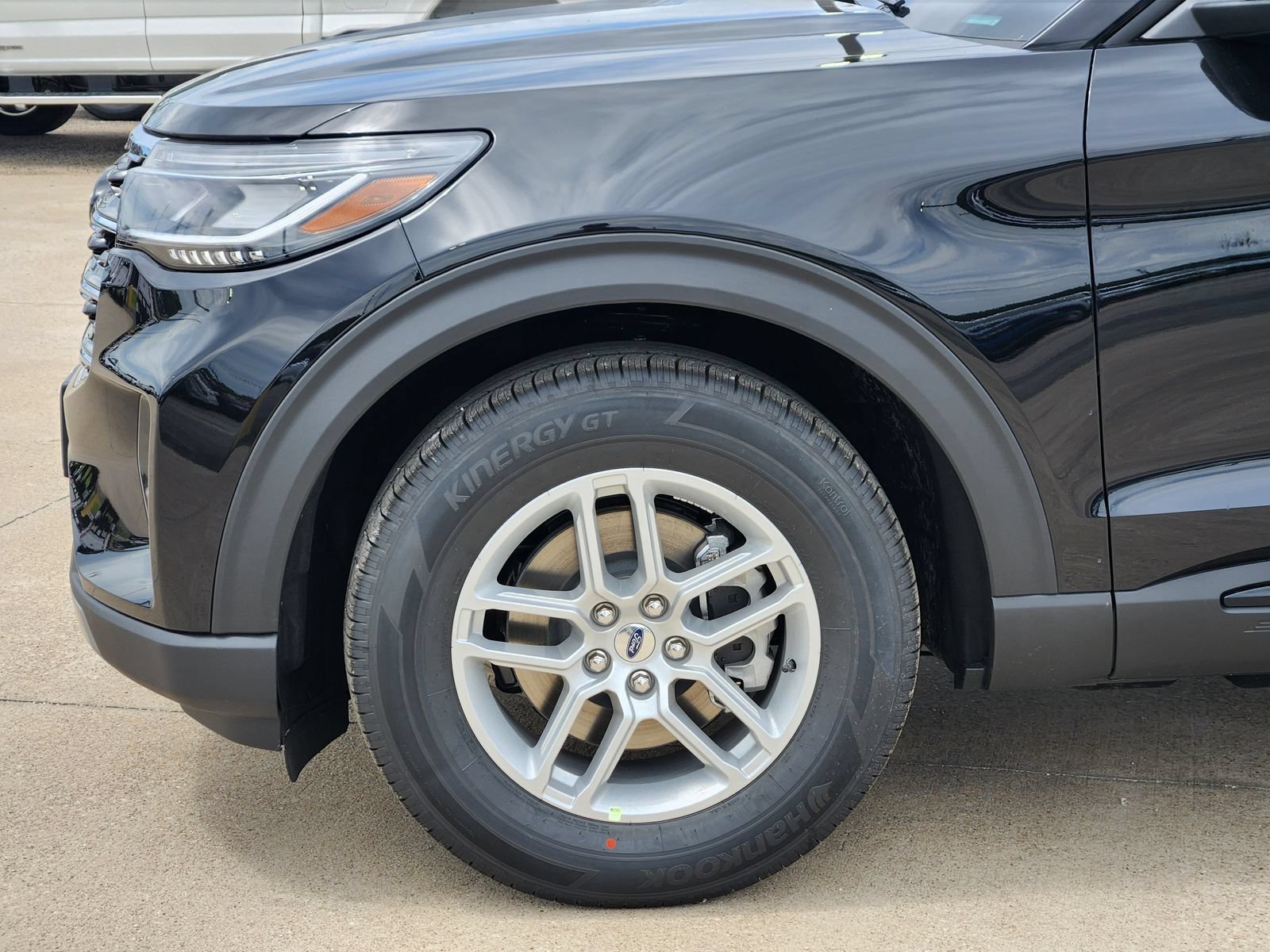 New 2026 Ford Explorer Active w/ Active Comfort Package RWD image 9