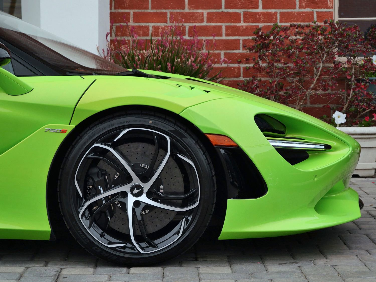 Used 2024 McLaren 750S RWD image 7