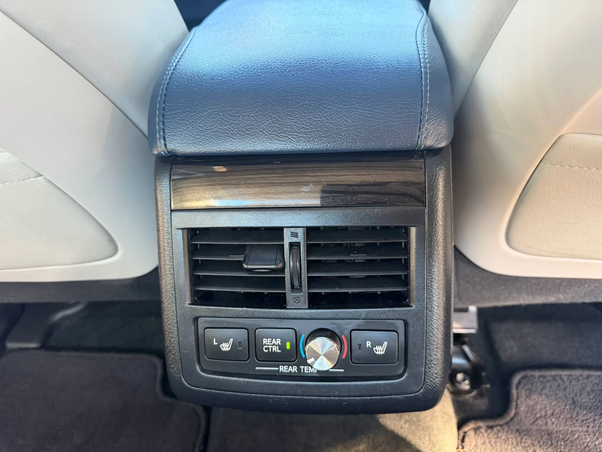 Used 2013 Toyota Avalon Limited FWD image 18