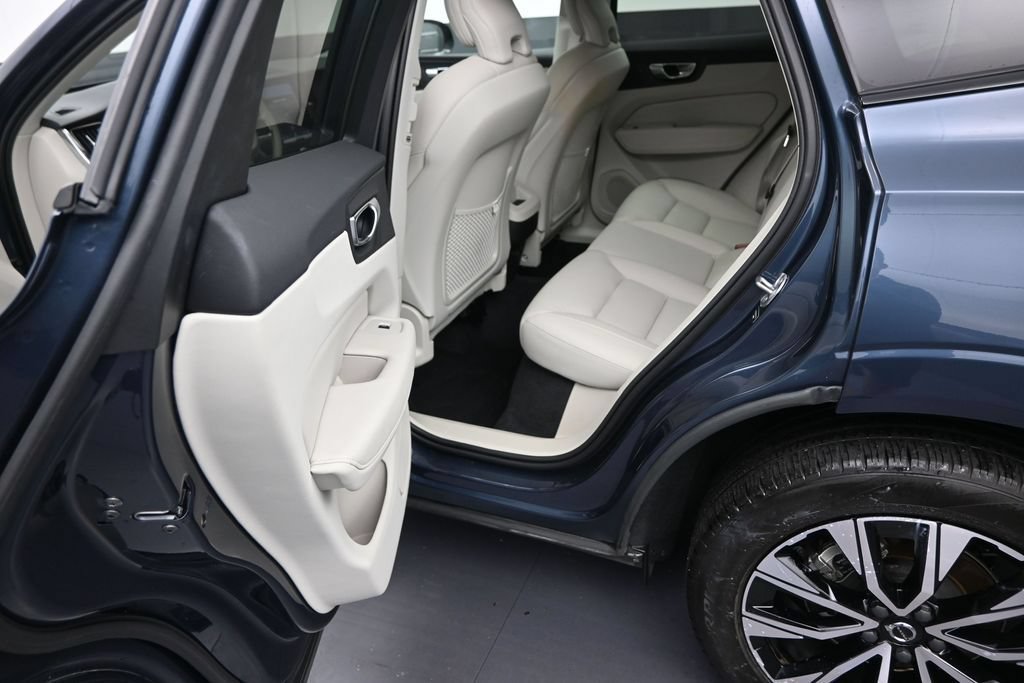 Certified 2024 Volvo XC60 B5 Core AWD/4WD image 12