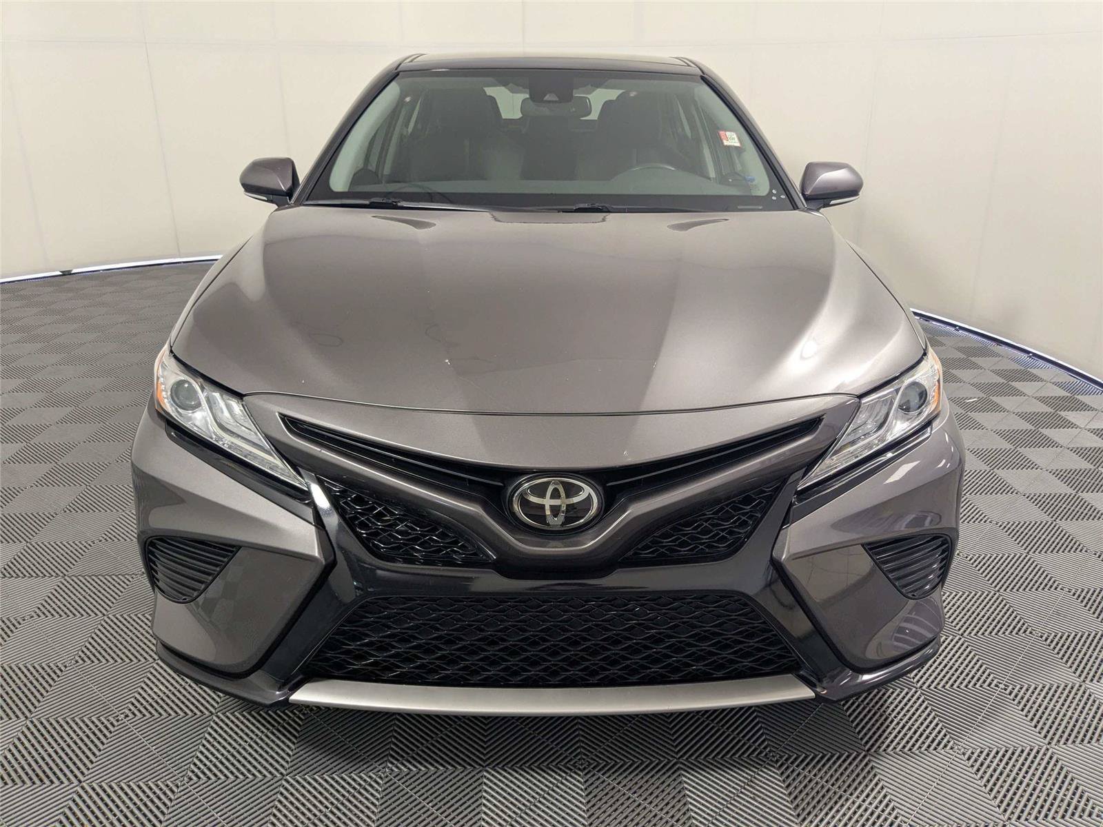 Certified 2020 Toyota Camry XSE FWD image 3