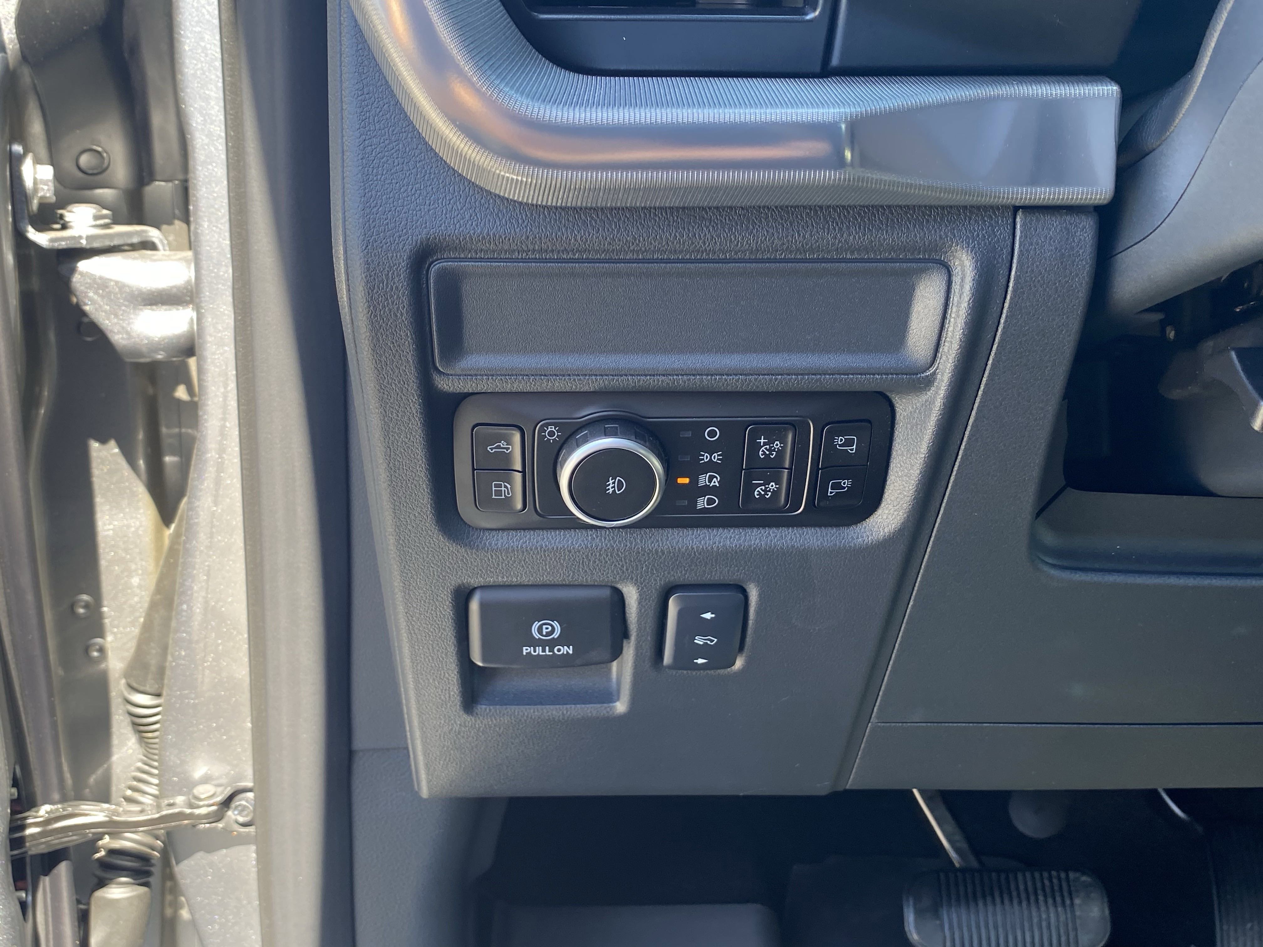 New 2025 Ford F150 Lariat w/ Equipment Group 502A High image 19