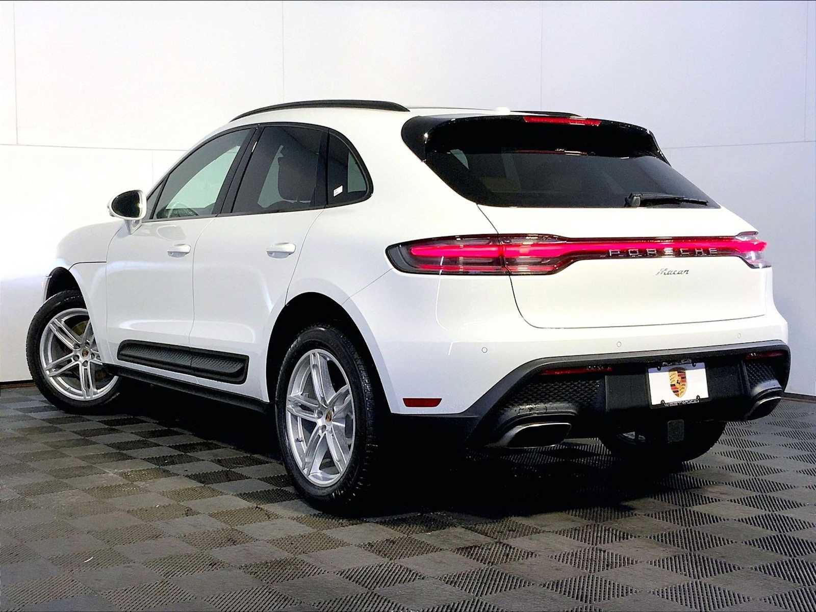 New 2026 Porsche Macan AWD/4WD image 3