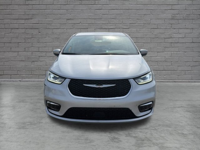 Used 2023 Chrysler Pacifica Touring-L FWD image 8