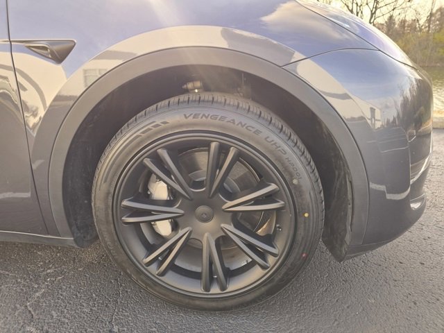 Used 2023 Tesla Model Y 2WD image 5
