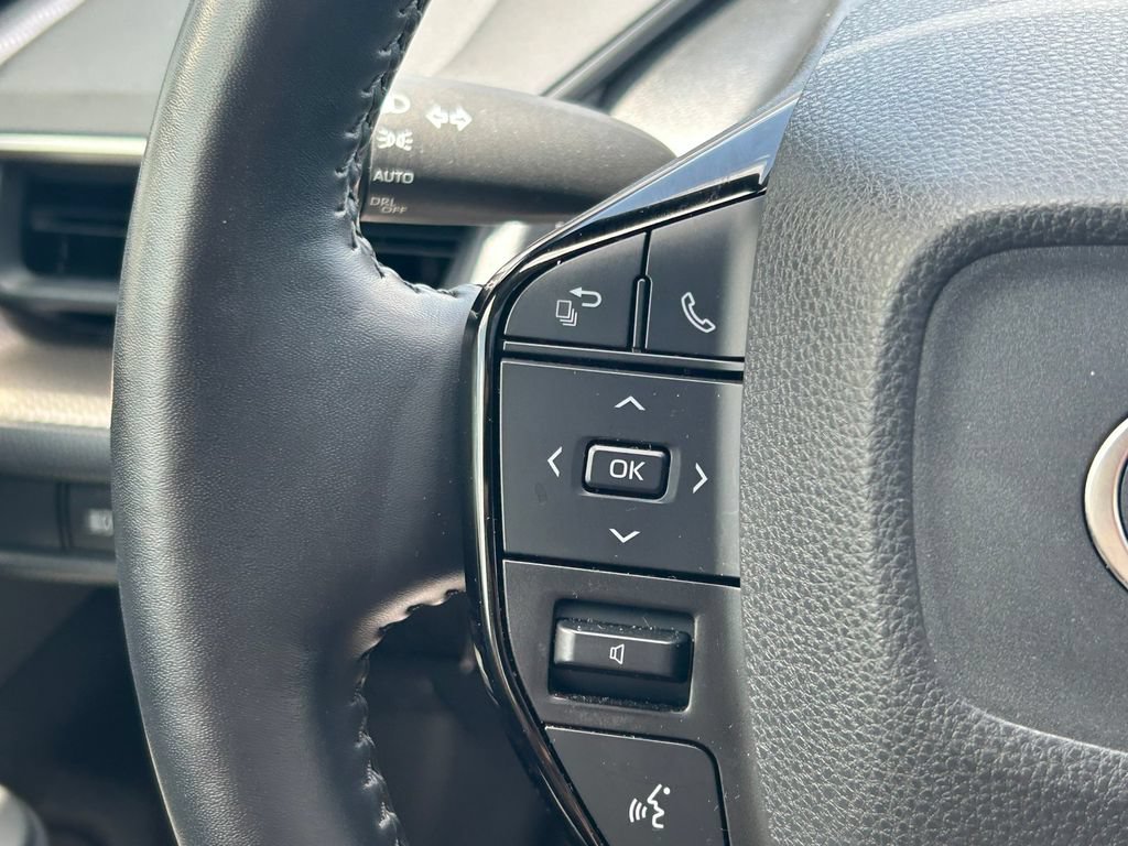 Used 2024 Toyota Prius XLE FWD image 36