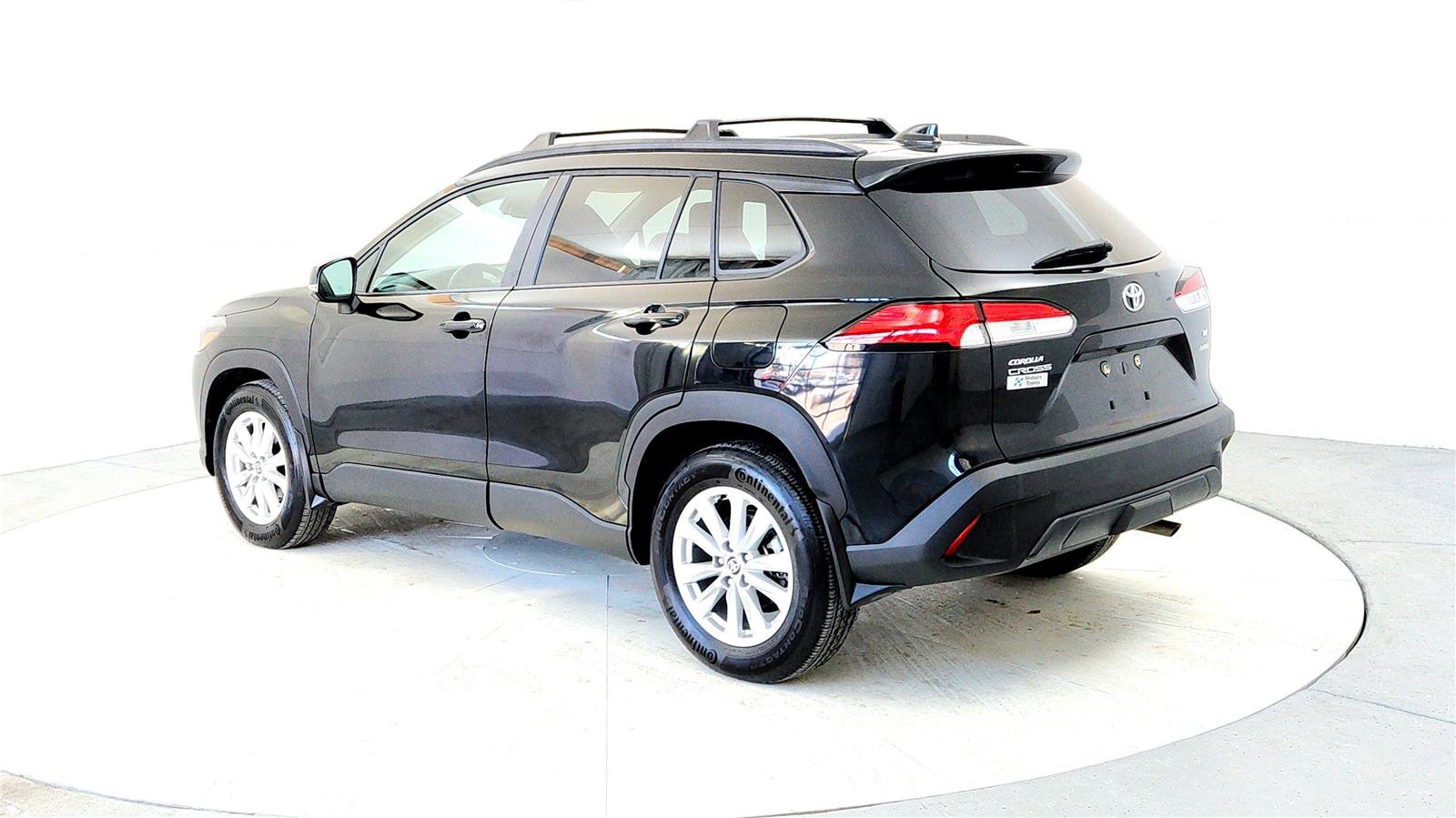 Used 2023 Toyota Corolla Cross LE w/ Moonroof Package image 4