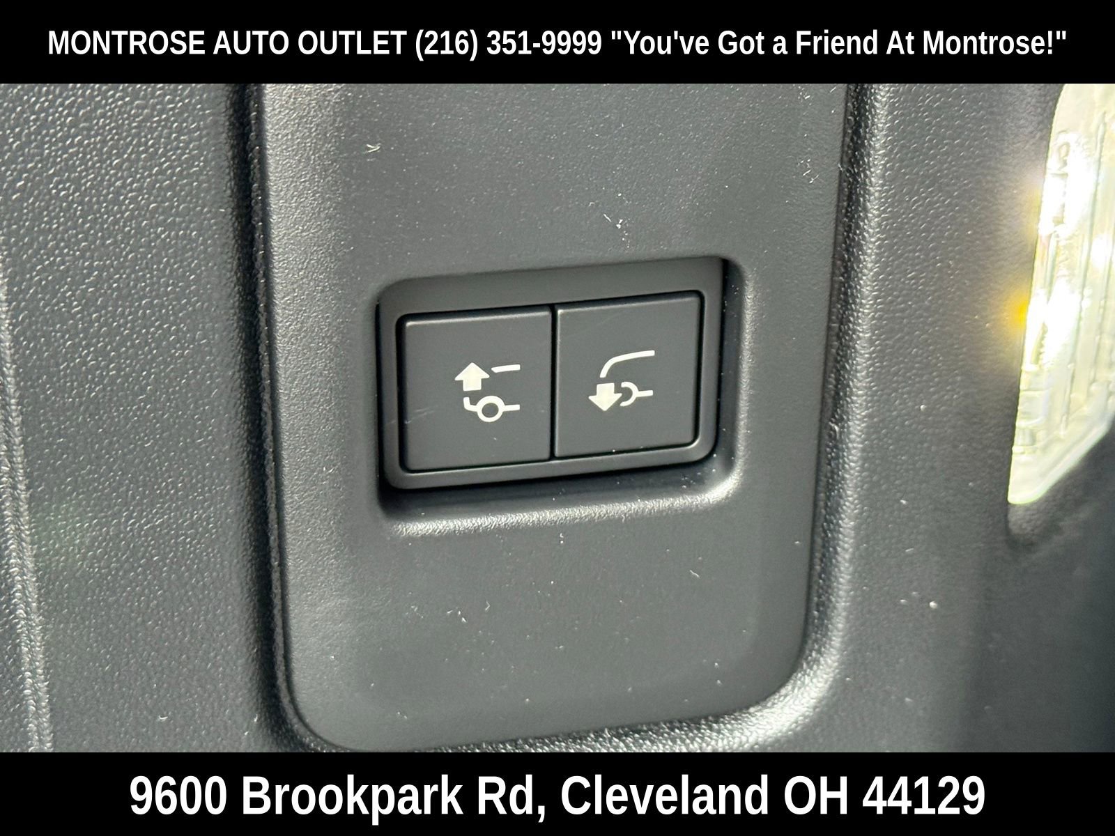 New 2026 Land Rover Defender 130 X-Dynamic SE image 42