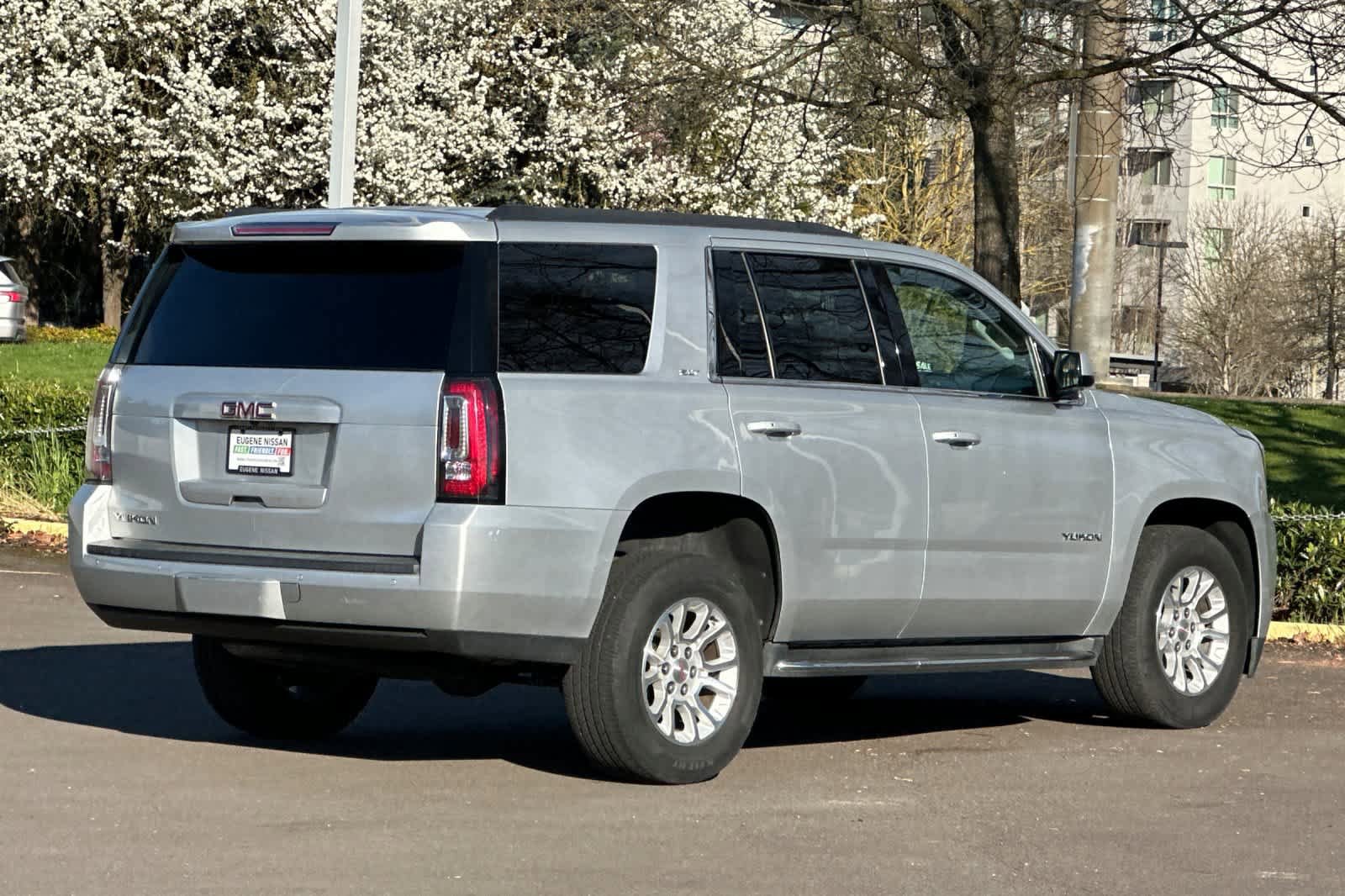 Used 2019 GMC Yukon SLT image 2