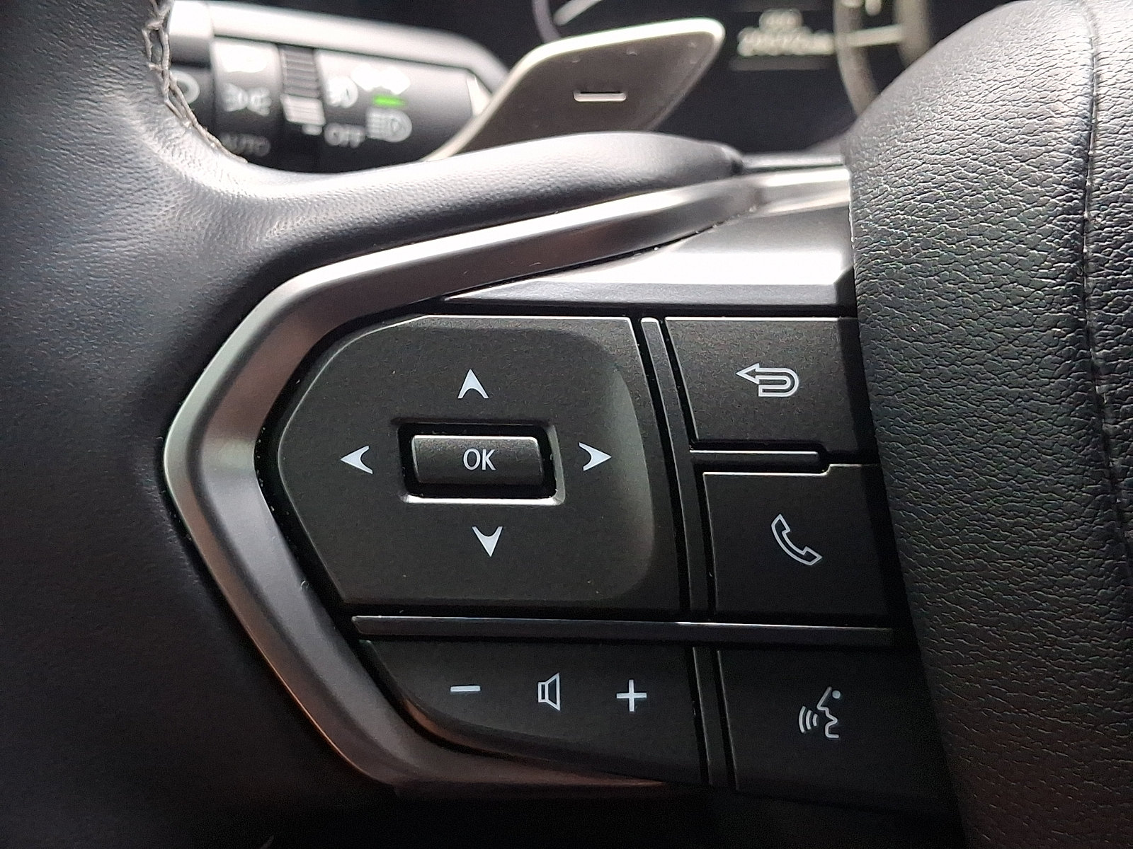 Used 2024 Lexus LX 600 4WD w/ Appearance Package image 19