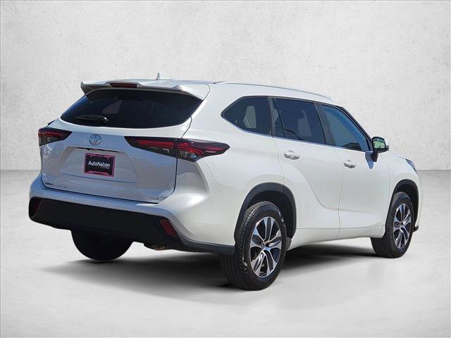 Used 2025 Toyota Highlander XLE FWD image 5