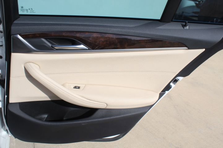Used 2020 BMW 530e xDrive w/ Premium Package image 36