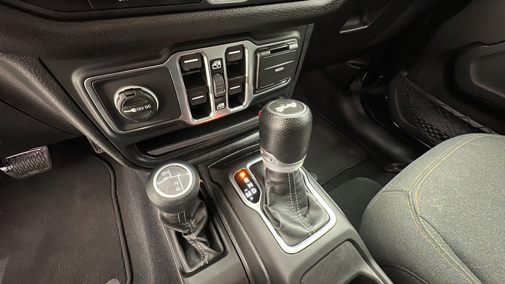 Used 2024 Jeep Wrangler Unlimited Sport AWD/4WD image 18