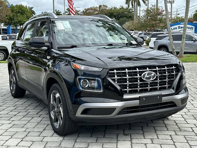 Used 2025 Hyundai Venue SEL FWD image 17