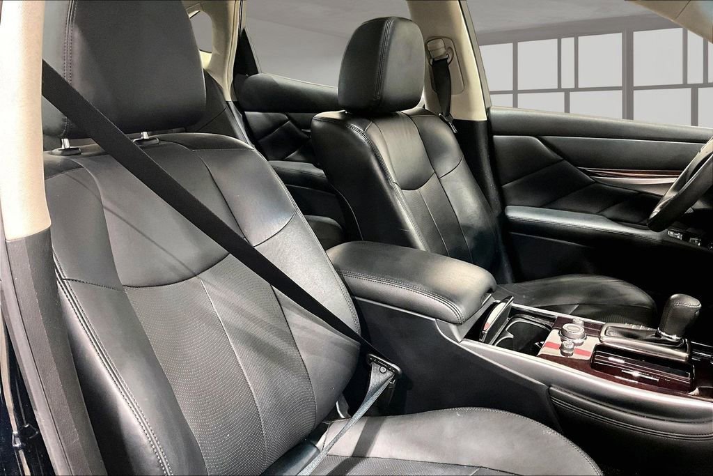Used 2019 INFINITI Q70 Luxe image 7
