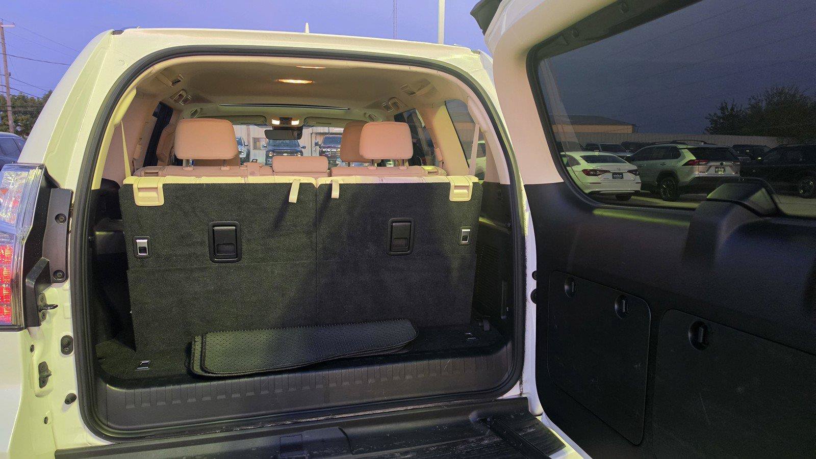 Used 2020 Lexus GX 460 Premium w/ Premium Package AWD/4WD image 28