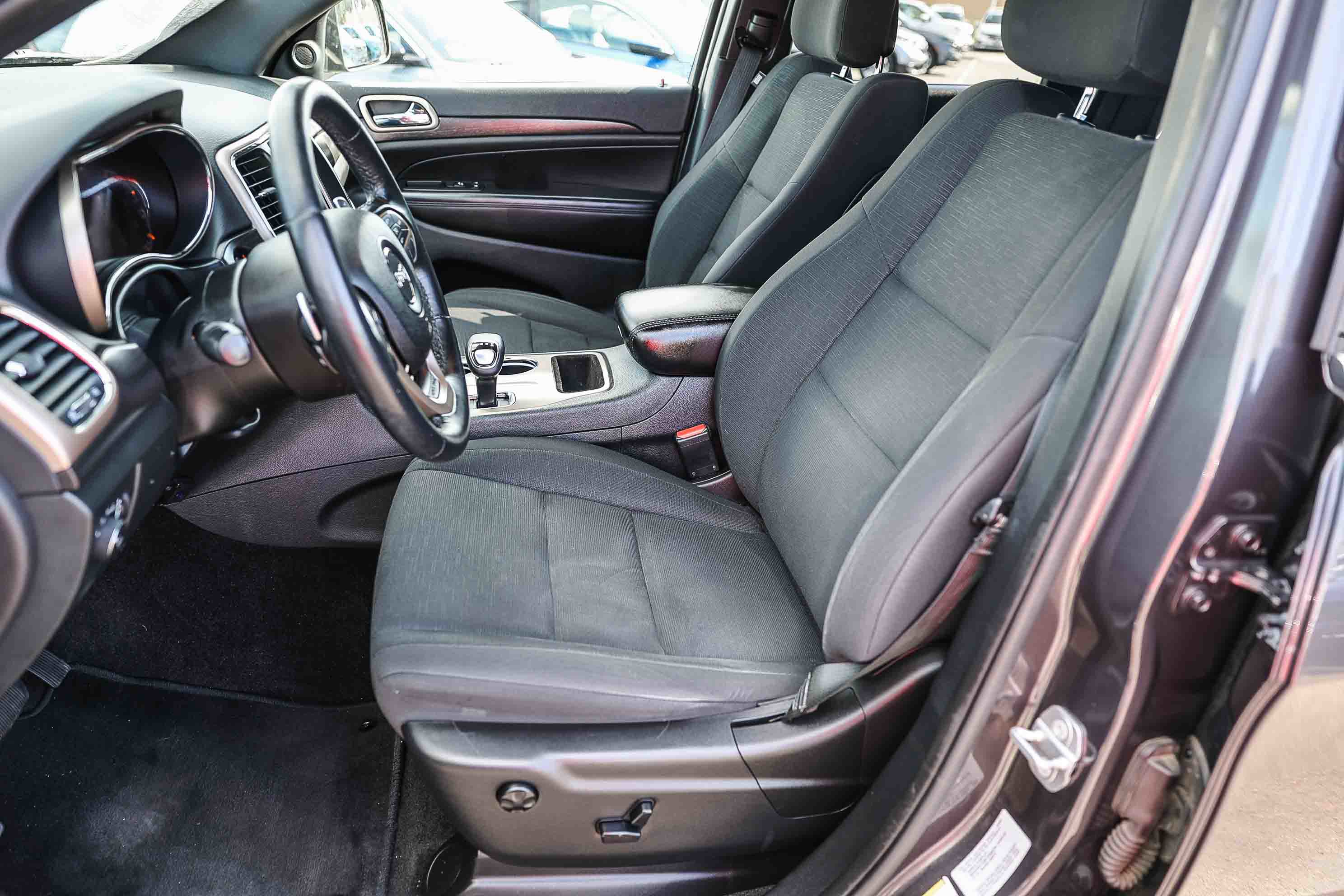 Used 2015 Jeep Grand Cherokee Laredo w/ Quick Order Package 23E image 9