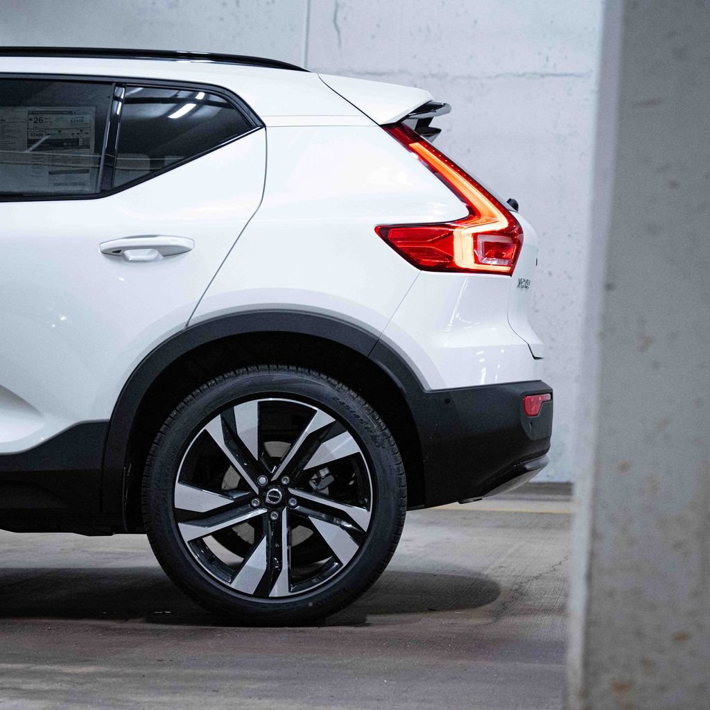 New 2026 Volvo XC40 B5 Ultra w/ Protection Package Premier AWD/4WD image 4