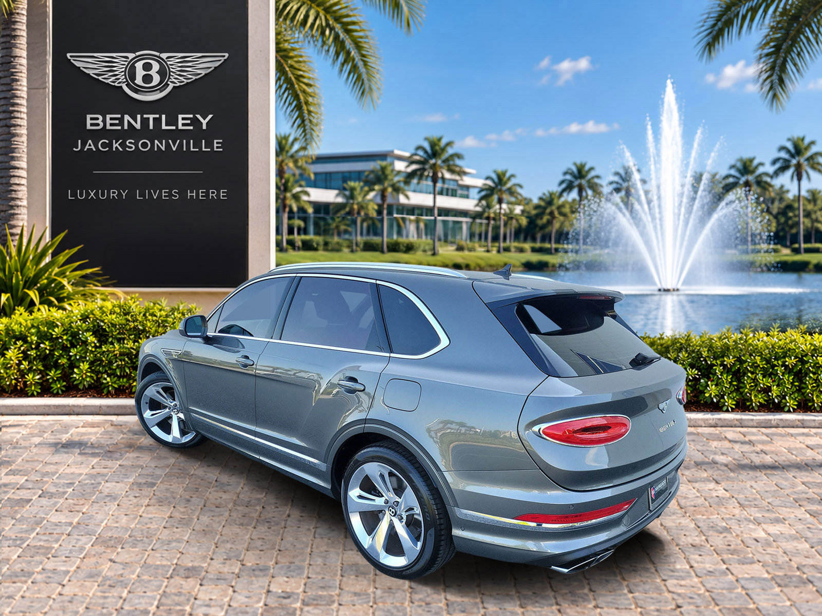 Certified 2023 Bentley Bentayga Plug-In Hybrid AWD/4WD image 2