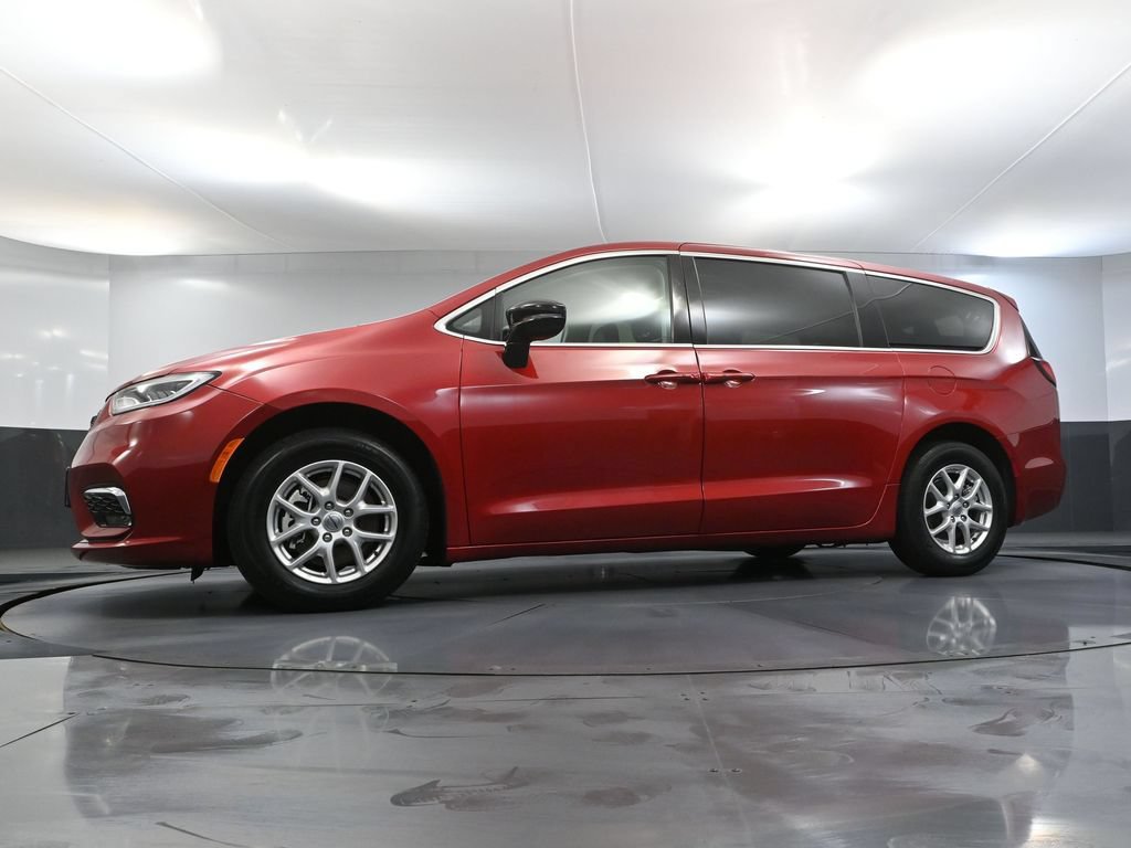 Used 2024 Chrysler Pacifica Touring-L FWD image 54