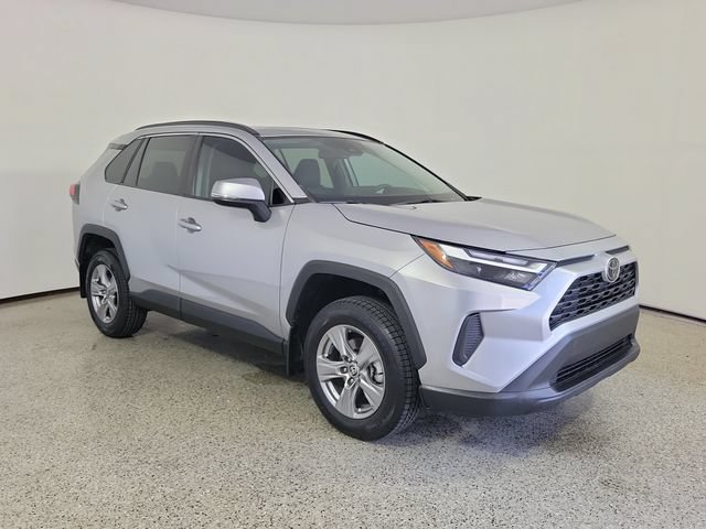 Used 2025 Toyota RAV4 XLE w/ Convenience Package FWD image 4