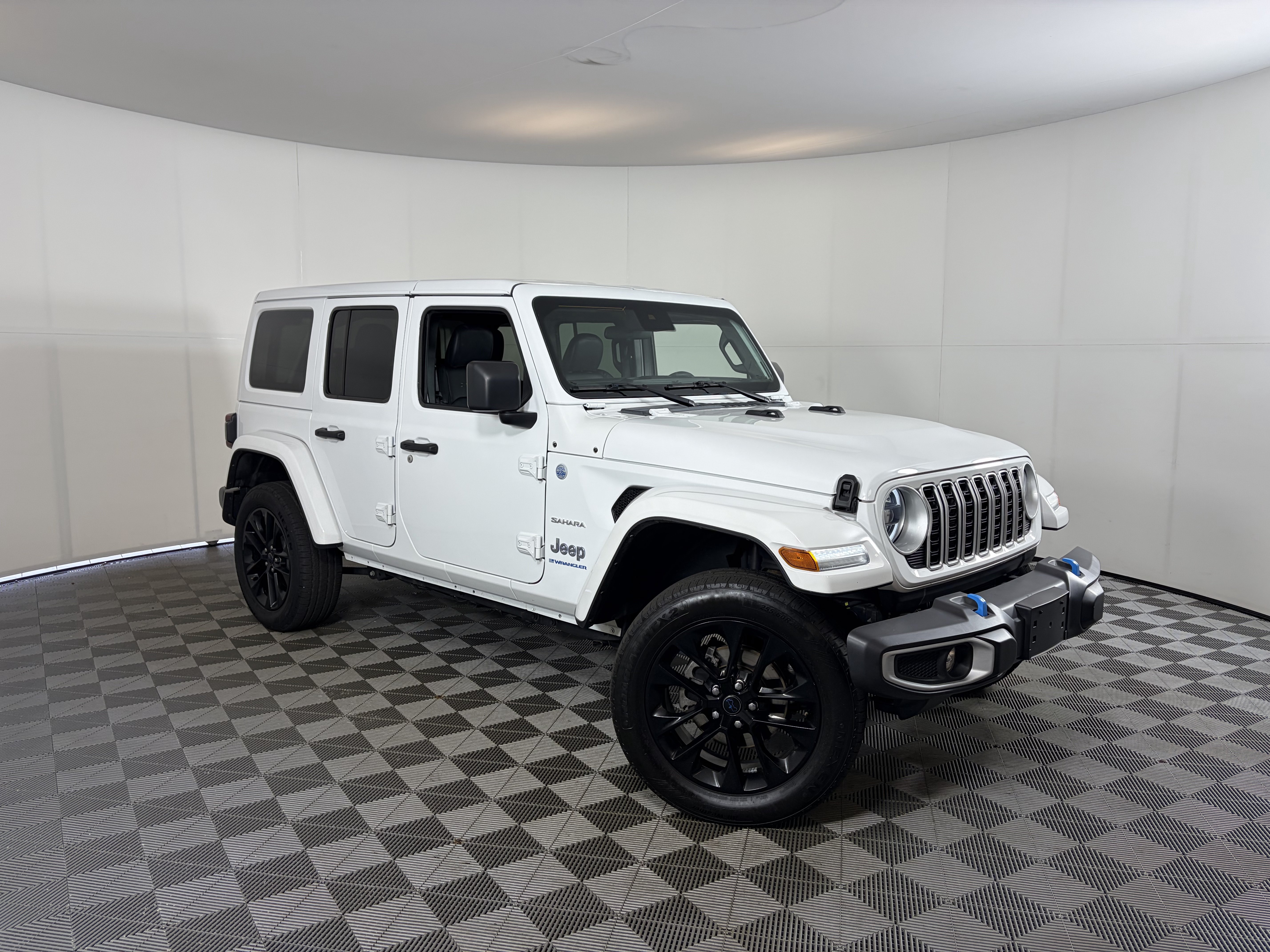 Used 2024 Jeep Wrangler Unlimited Sahara AWD/4WD image 1