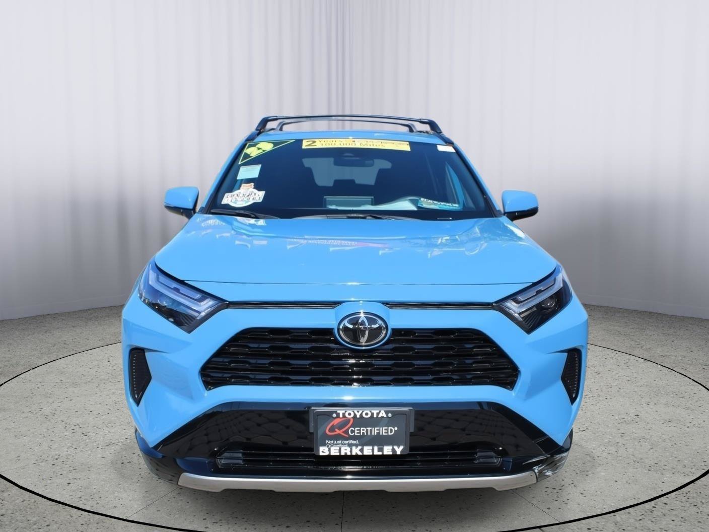 Used 2025 Toyota RAV4 SE AWD/4WD image 3