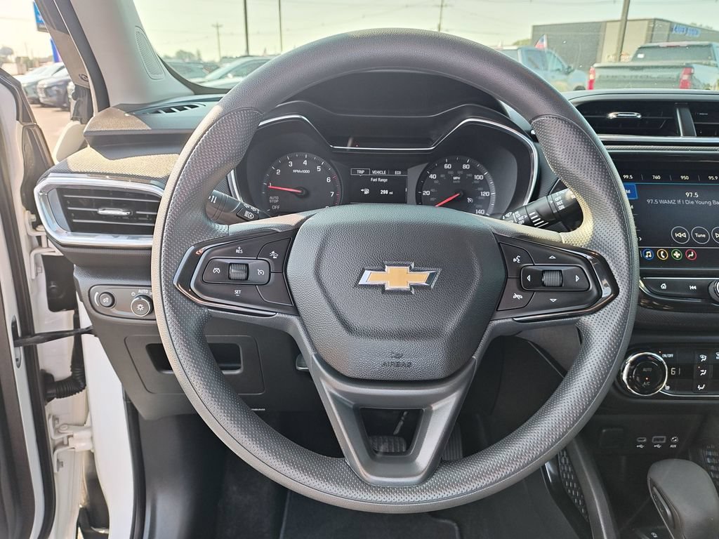 Used 2023 Chevrolet TrailBlazer LT w/ Convenience Package FWD image 14