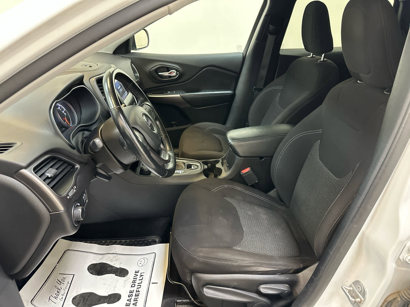 Used 2020 Jeep Cherokee Latitude w/ Cold Weather Group image 4